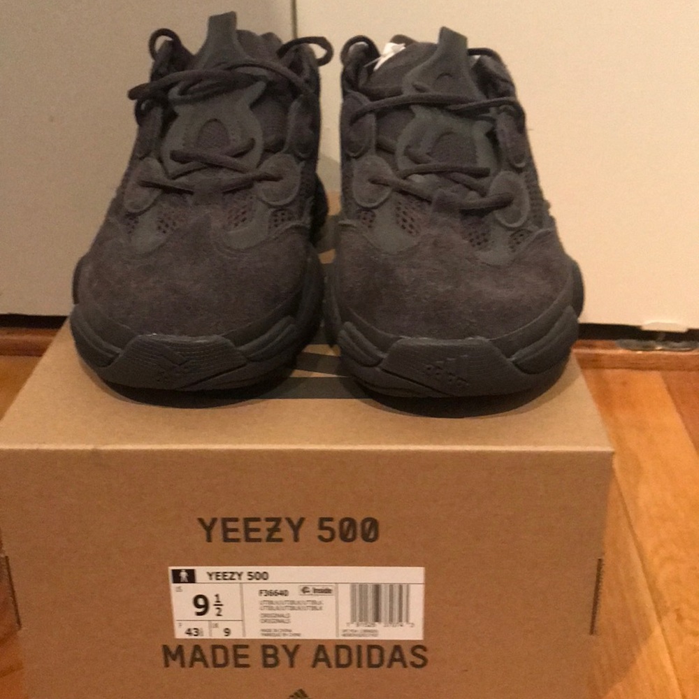 Yeezy 500 shadow black size 9.5